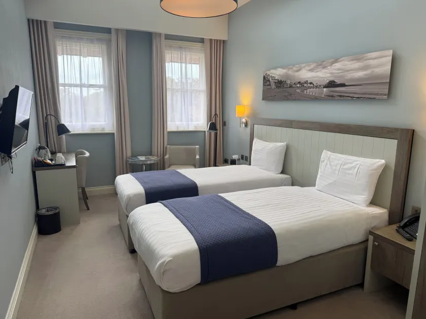 Yarrow Hotel - Image 1