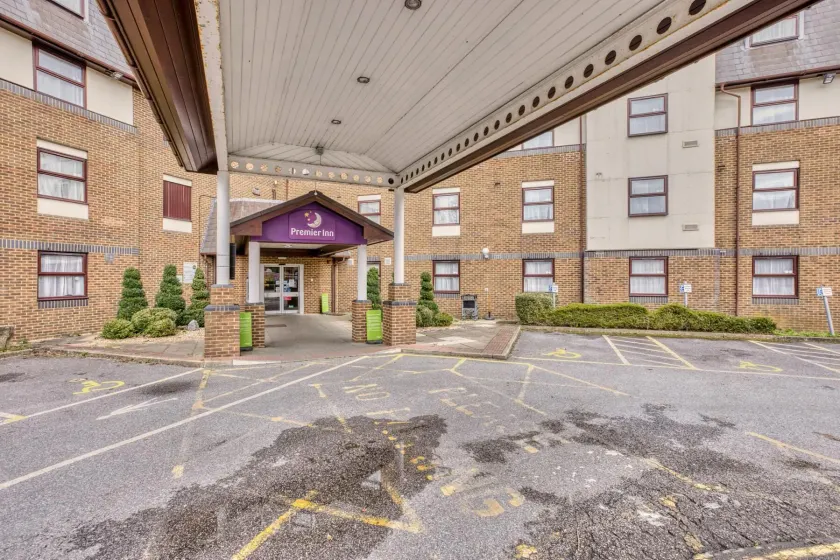 Premier Inn London Gatwick Airport A23 - Image 1