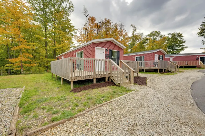 Cozy Cabin: Community Pool & Lakefront Beach! - Image 1