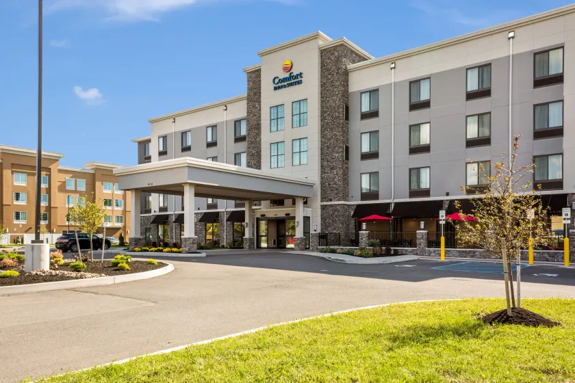 Comfort Inn & Suites Niagara Falls Blvd USA - Image 1