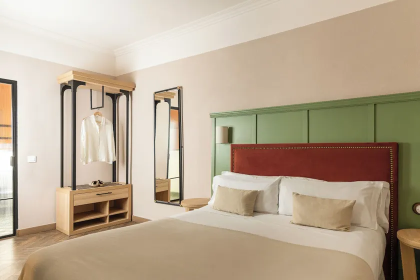 Honest Sevilla Hotel - Image 1