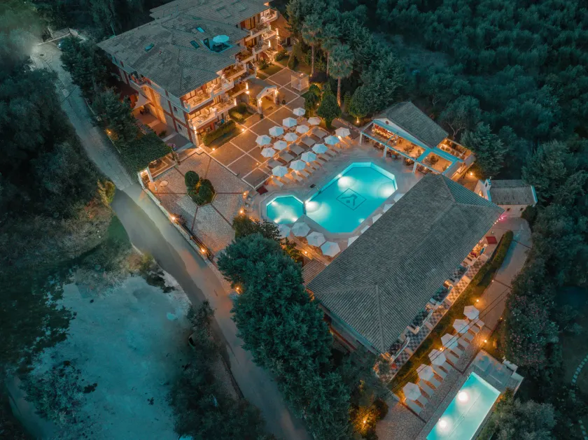 Dracos Hotel - Image 1