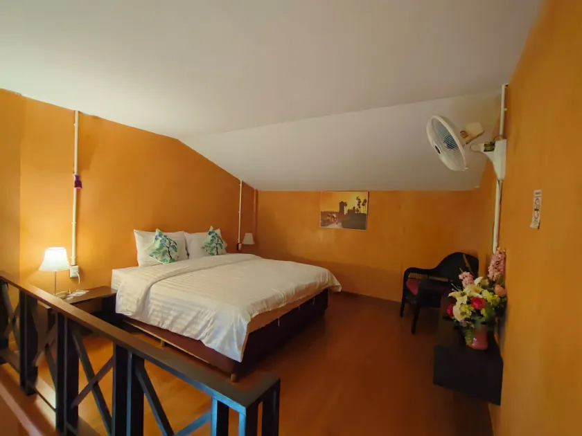 Retro Box Hotel Chumphon - Image 1