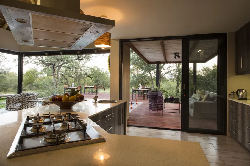Moya Safari Villa - Lobby sitting area