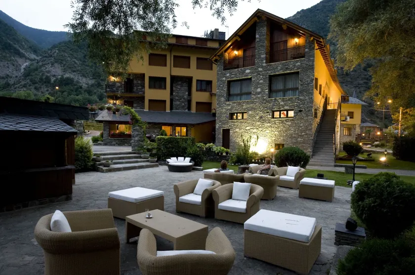 Hotel Restaurant Castellarnau - Image 1