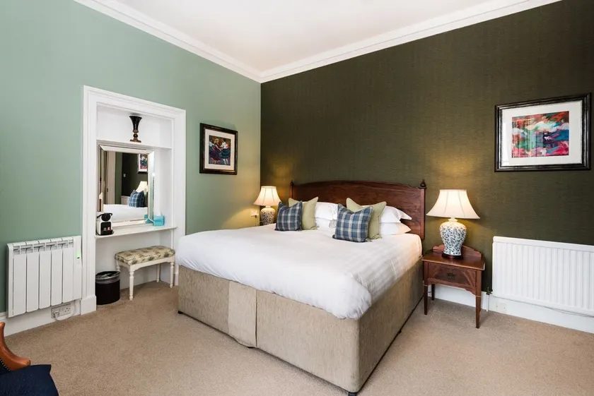 Sunbank House Metro Hotel - Image 1