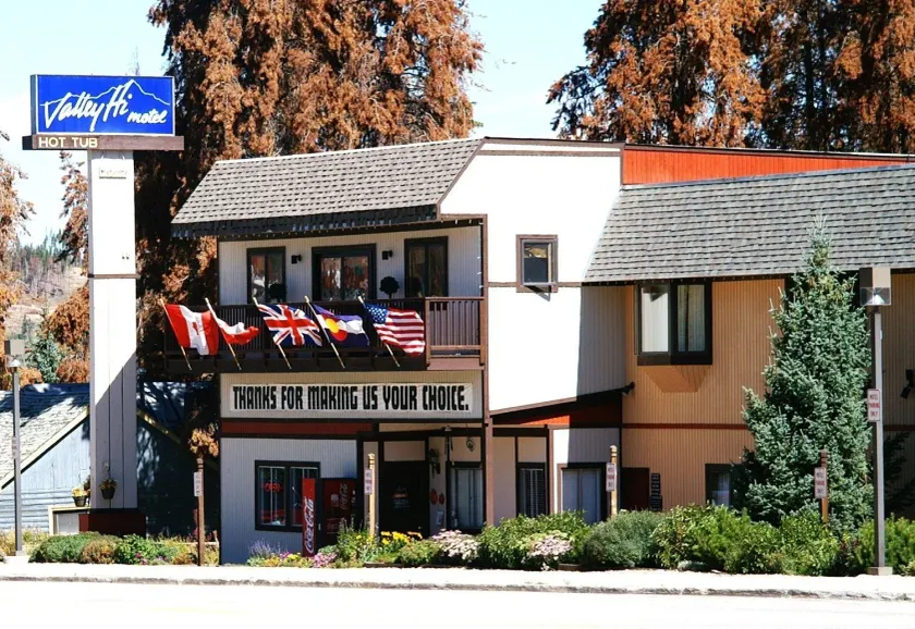 Valley Hi Hotel - Image 1