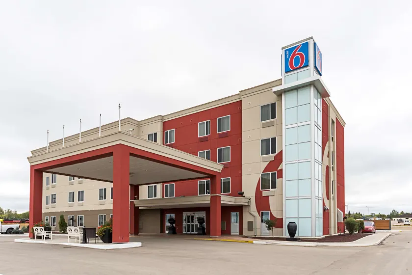Motel 6-Moosomin, SK - Image 1