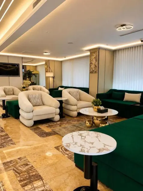 IQ Hotel alhamra فندق اي كيو الحمراء - Image 1