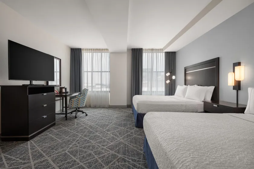 Hampton Inn & Suites Cincinnati-Downtown - Image 1