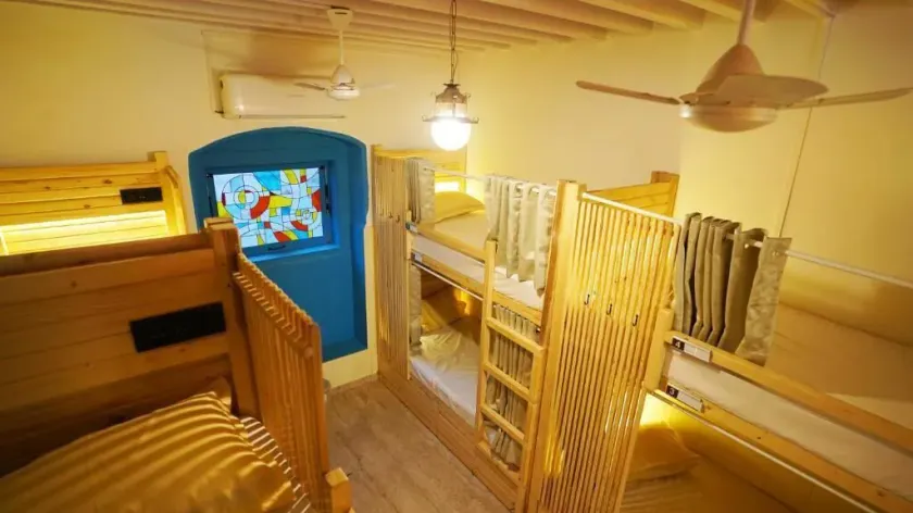 GoSolo Stays Bandra Hostel - Room