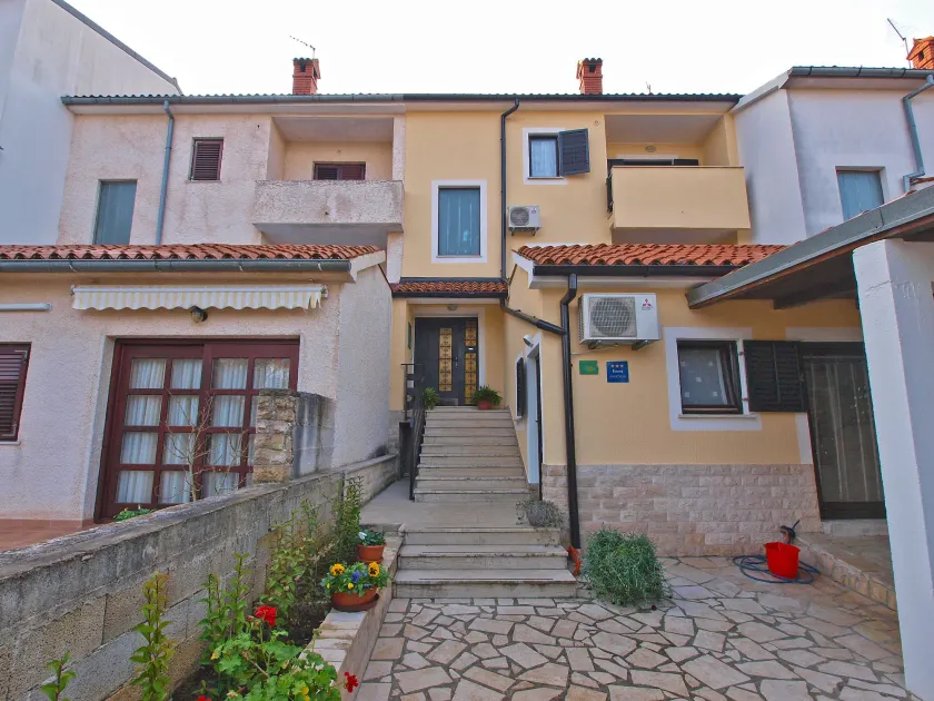 Apartment 946 - Image 1