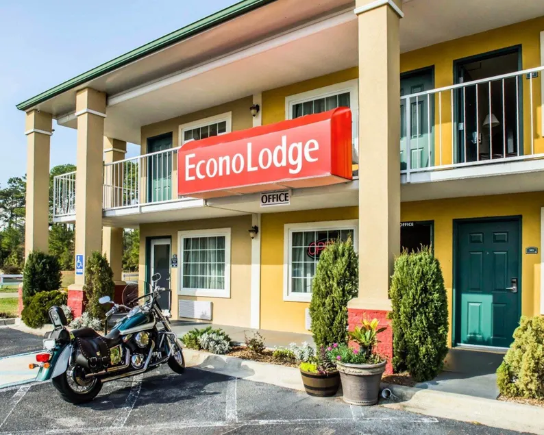 Lloyd Stay Hotel - Image 1