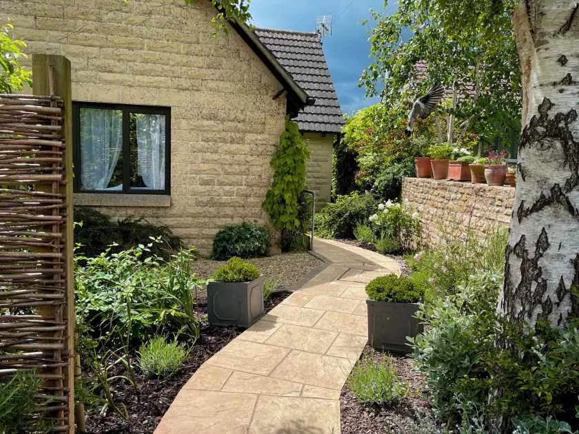 1A Erneston Crescent - Image 1
