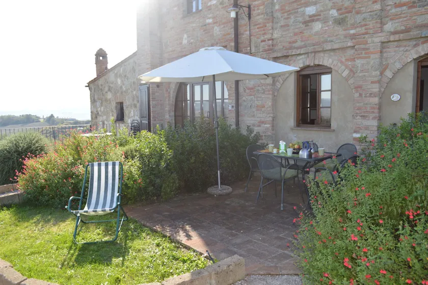 Apartment With Private Garden in Tuscany - Image 1