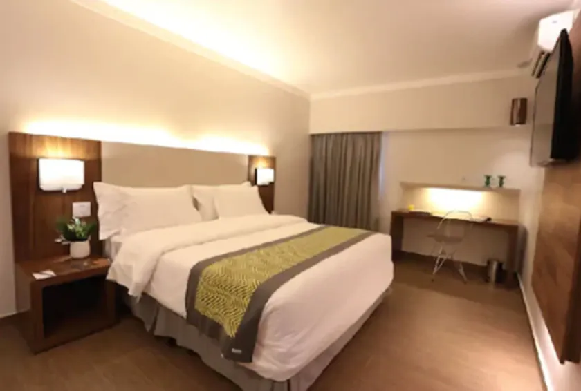 Oasis Plaza Hotel - Image 1