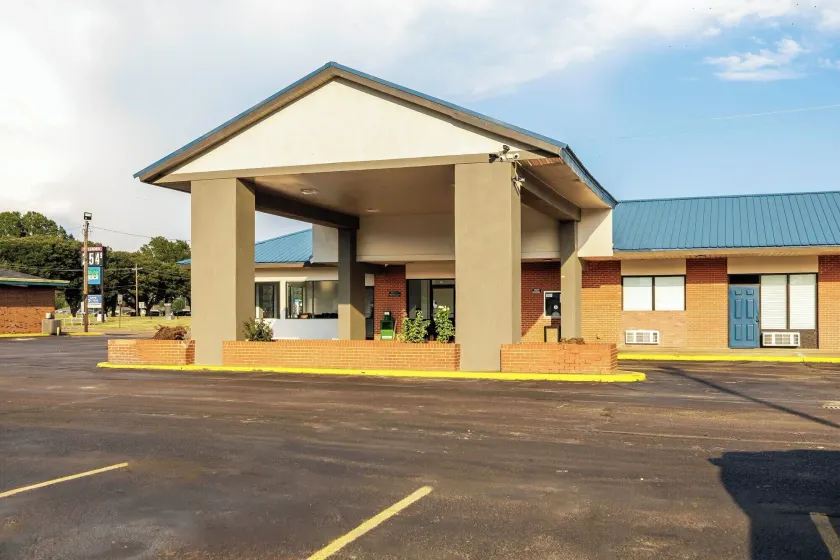 Motel 6 Greenwood, MS - Image 1