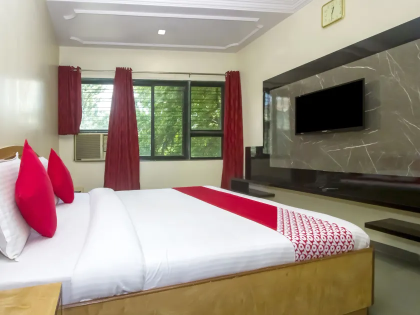 Hotel New Uttam Hira Palace - Image 1