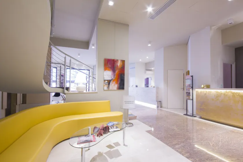 Hotel Carlton - Image 1