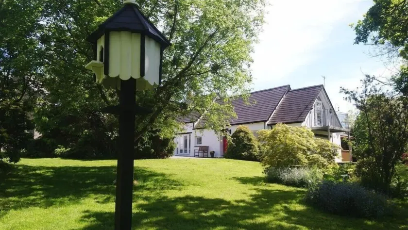 Pond Cottage - Image 1