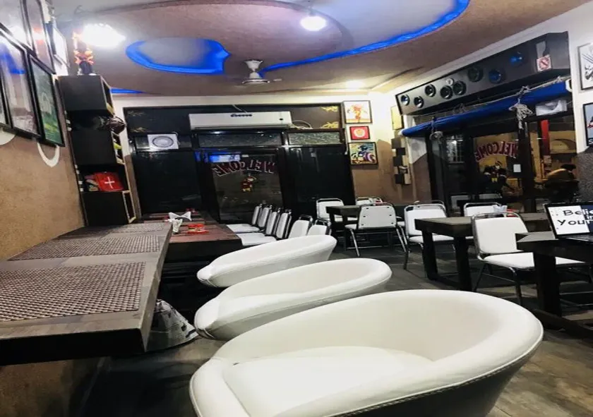 Lucky Restaurant & Guest House Near Taj Mahal - Image 1