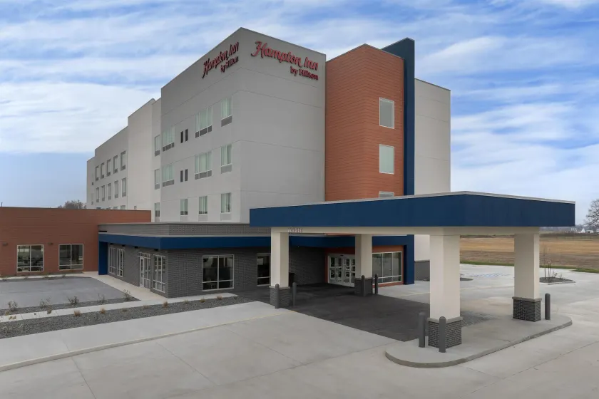 Hampton Inn By Hilton Dexter - Image 1