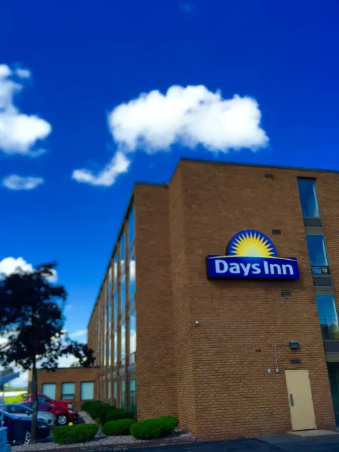 Days Inn by Wyndham Syracuse - Image 1