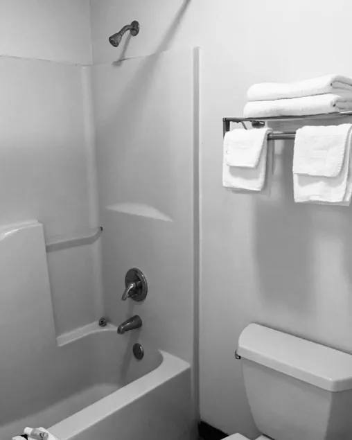 Rest Inn Motel - Image 1