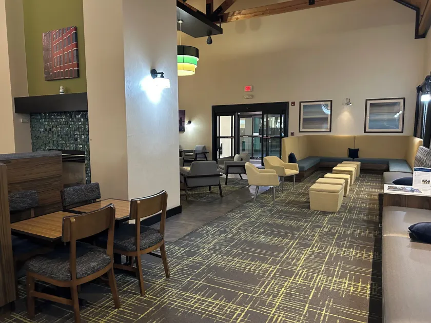 Comfort Inn & Suites Toledo North - Hall