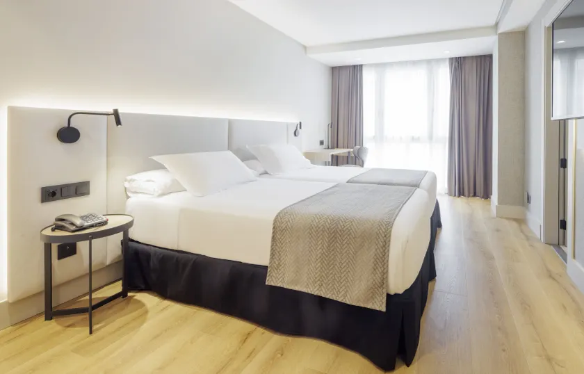 Hotel Ilunion San Sebastián - Image 1