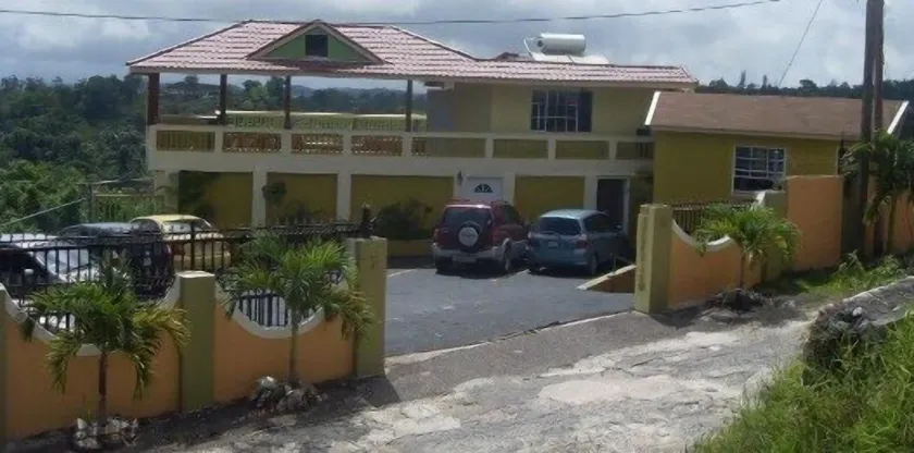Mandeview Hotel - Image 1