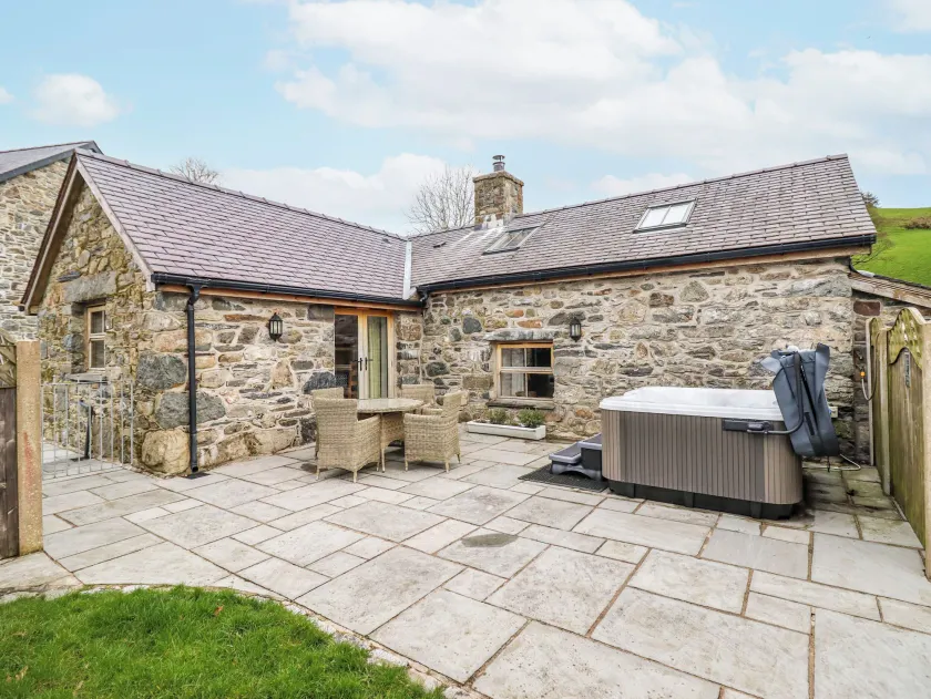 Briws - Image 1