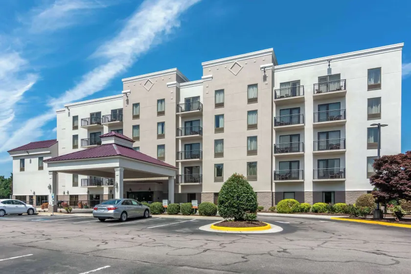 Comfort Suites Southpark - Image 1