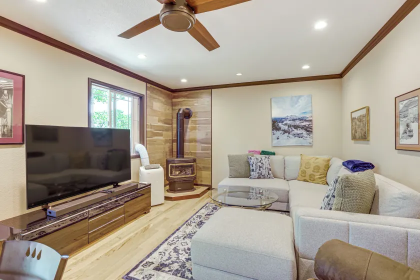 Pet-friendly Retreat w/ Fenced Yard in Aurora - Image 1