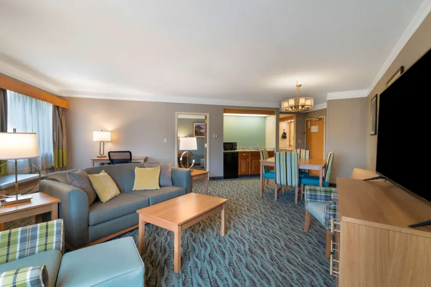 Best Western PLUS Executive Court Inn & Conference Center - Image 1