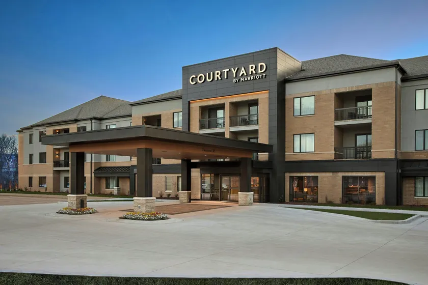 Courtyard Wausau - Image 1