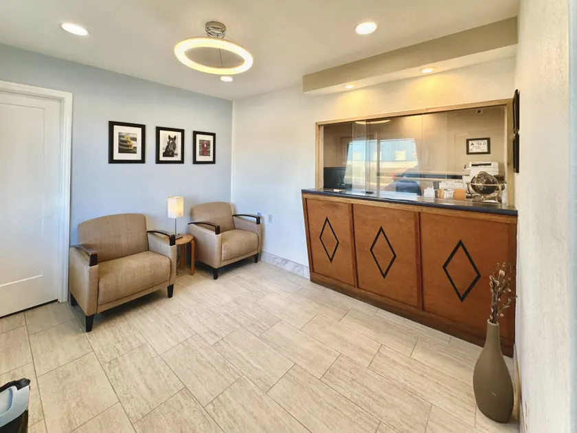 Royal Inn and Suites Charlotte Airport - Image 1