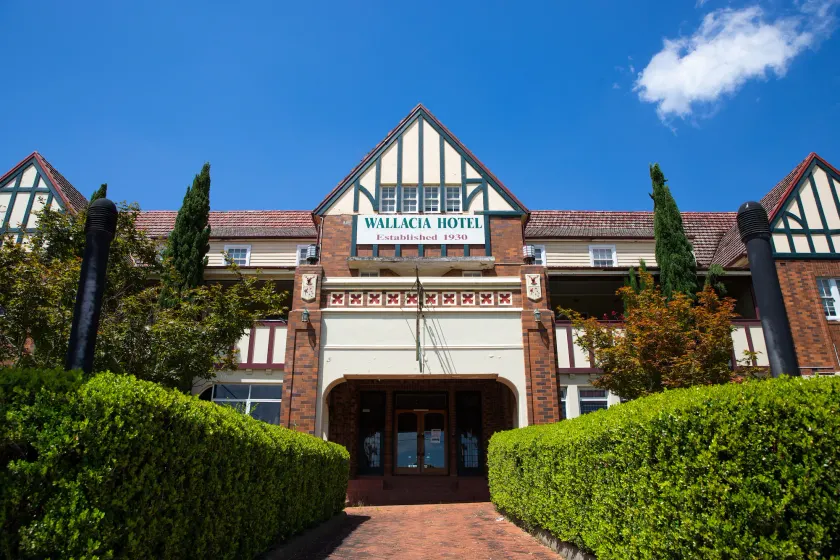 Wallacia Hotel - Image 1