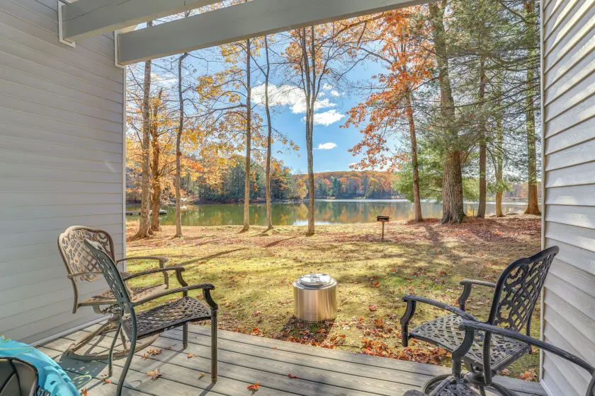 Steps to Lake Tanglwood: Tranquil Wooded Retreat - Image 1