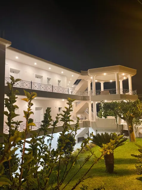Staikos Apartments - Image 1