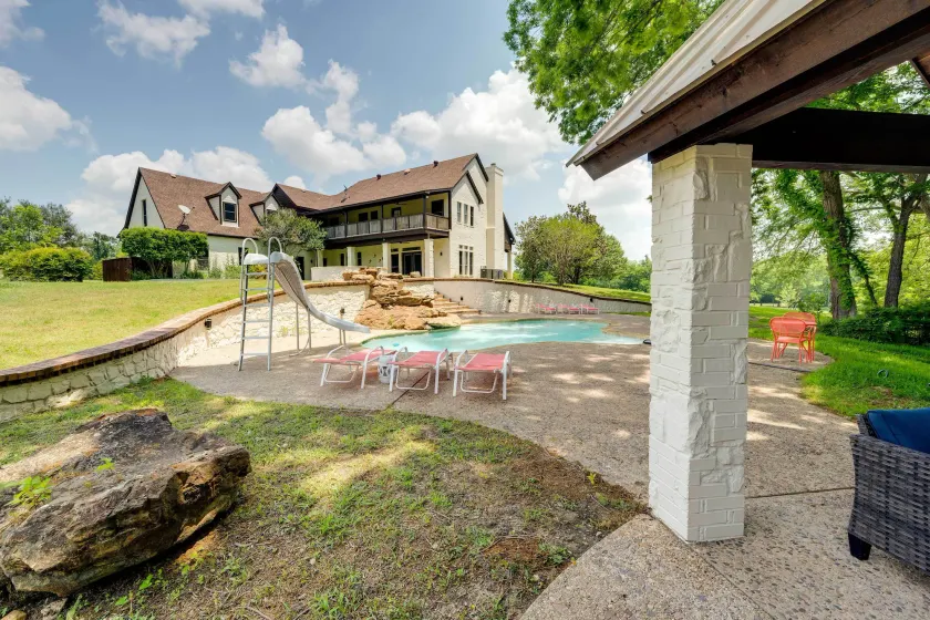 10 Acres w/ Hot Tub & Pond: Luxury Melissa Villa! - Interior