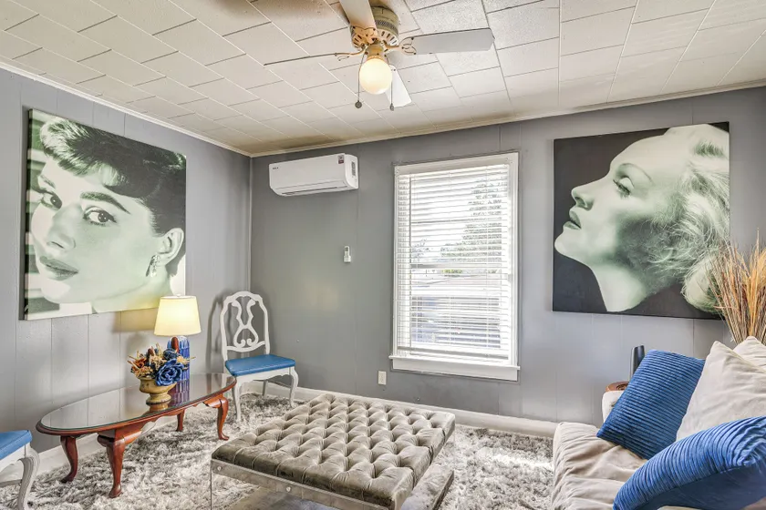 Near Sabine Lake & Refineries: Pet-friendly Apt - Image 1