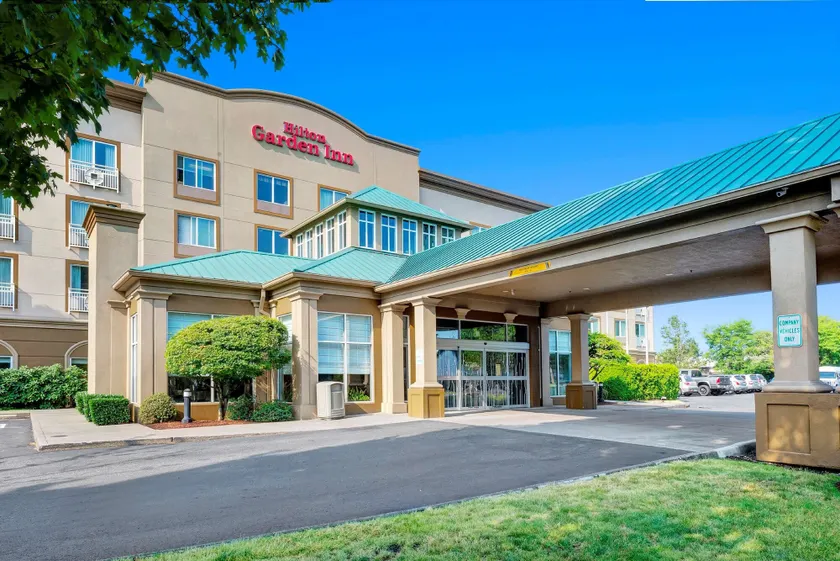 Hilton Garden Inn Portland Airport - Image 1