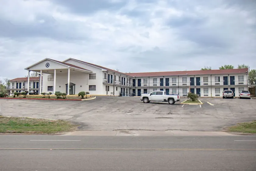 Salt Creek Lodge - Image 1