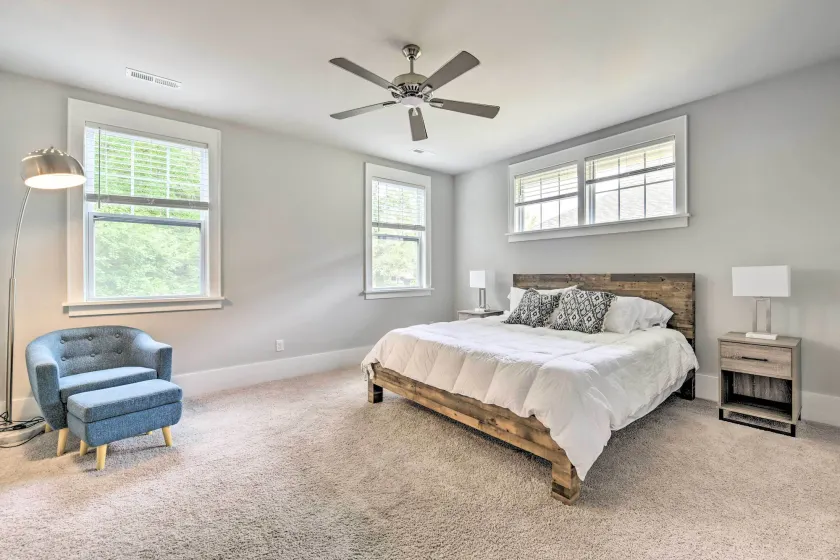Modern Charlotte Home ~ 4 Mi to Downtown! - Interiör