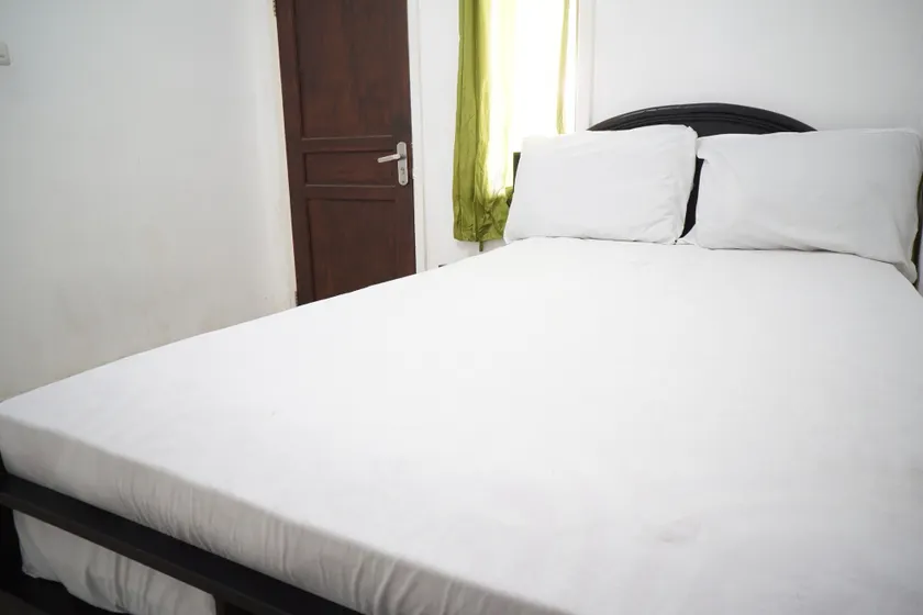 Hotel O Aero Kost Bu Lisa Syariah Near Pasar Tradisional Lawang - Image 1