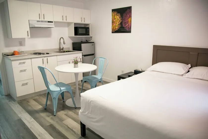 Westview Centre Motel Ltd - Image 1