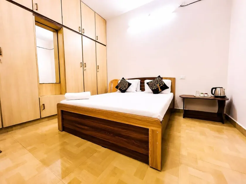 Aishwaryam Hotels & service Apartment - Room