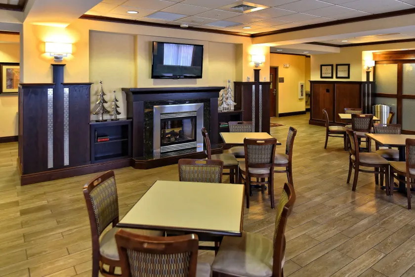 Hampton Inn Geneseo - Image 1