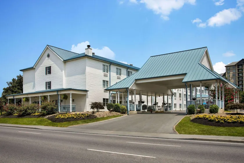 Ramada by Wyndham Pigeon Forge North - Image 1